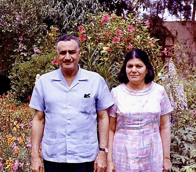 File:Nasser-Tahia (1969).jpg