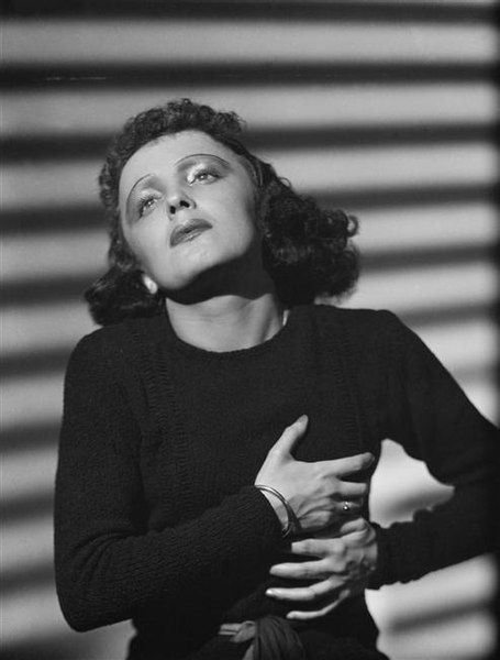 File:Piaf Harcourt 1939.jpg