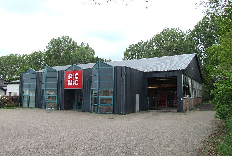 File:Picnic Apeldoorn.jpg