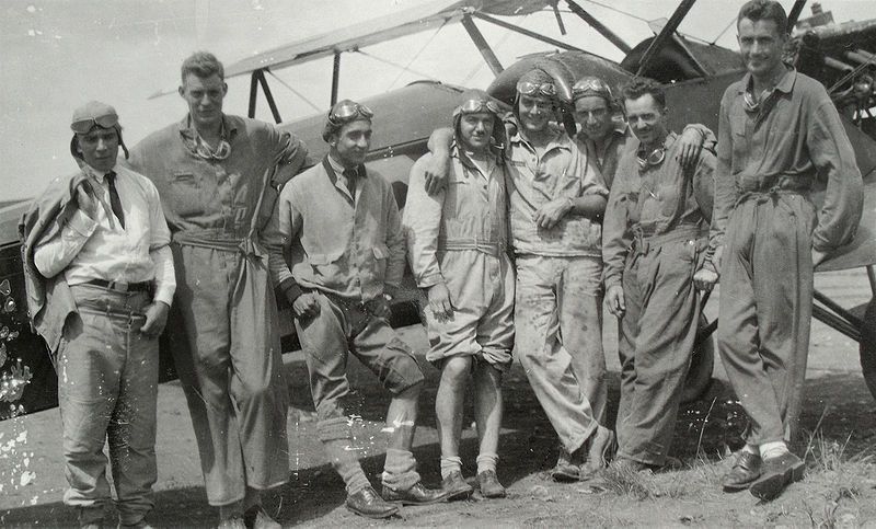 File:Pilotos mexico 1924-1929.jpg