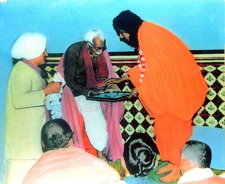 File:Receiving Jagadguru Award.jpg