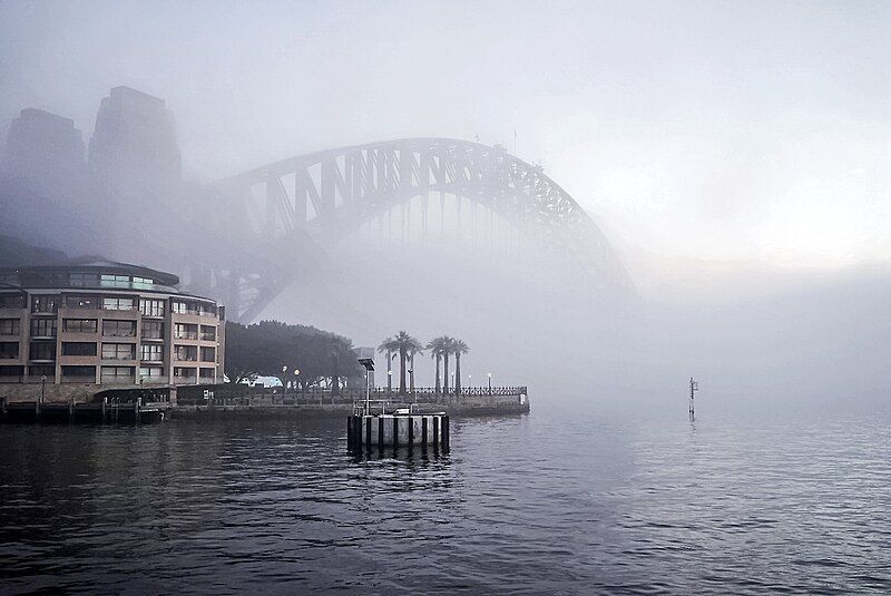 File:Sydneyfoggy b.jpg