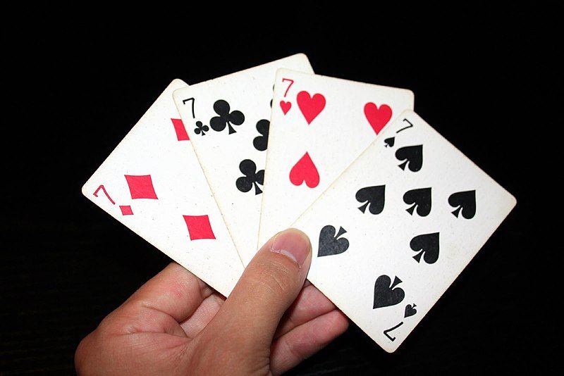 File:7 playing cards.jpg