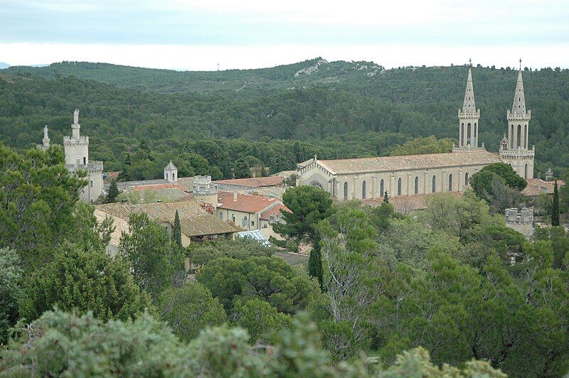 File:Abbaye Saint-Michel-de-Frigolet (2008).jpg