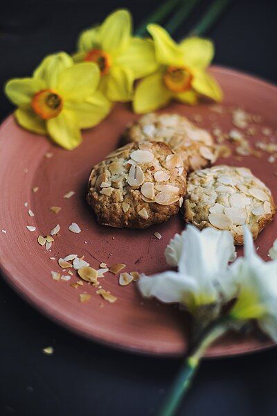 File:Almond Cookies (Unsplash).jpg