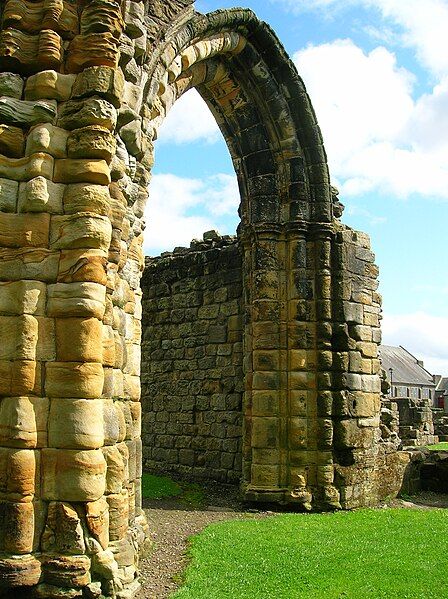 File:Archway, Kilwinning Abbey.JPG