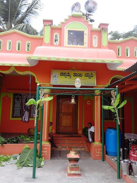 File:Badanavalu Temple.jpg