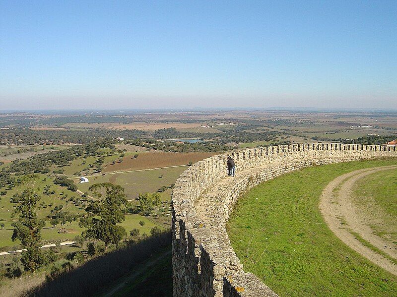 File:Castelo de Arraiolos3.jpg