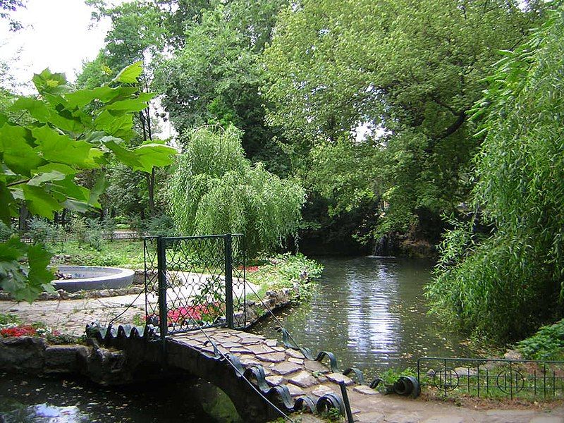 File:Cismigiu-Garden-Bucharest-3.jpg