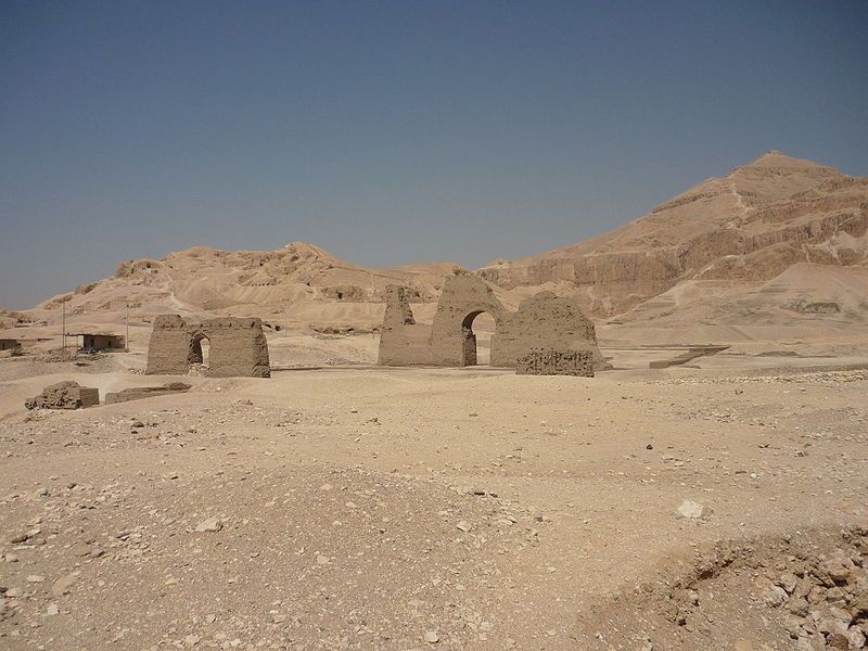 File:El-Khokha necropolis.JPG