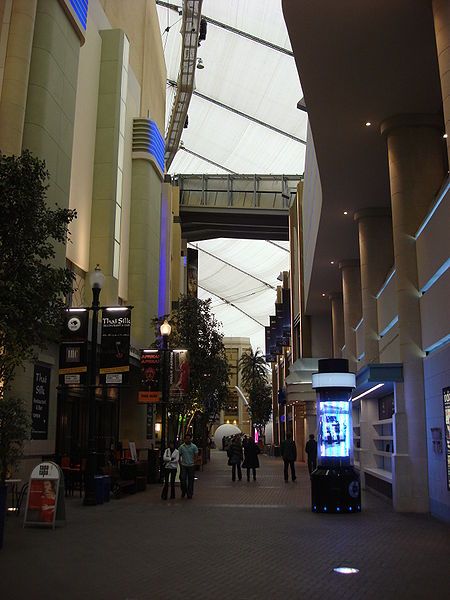 File:Entertainment Avenue.jpg