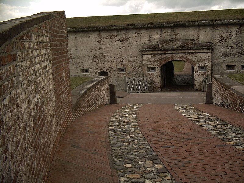 File:Fort-macon-nc-entry.jpg