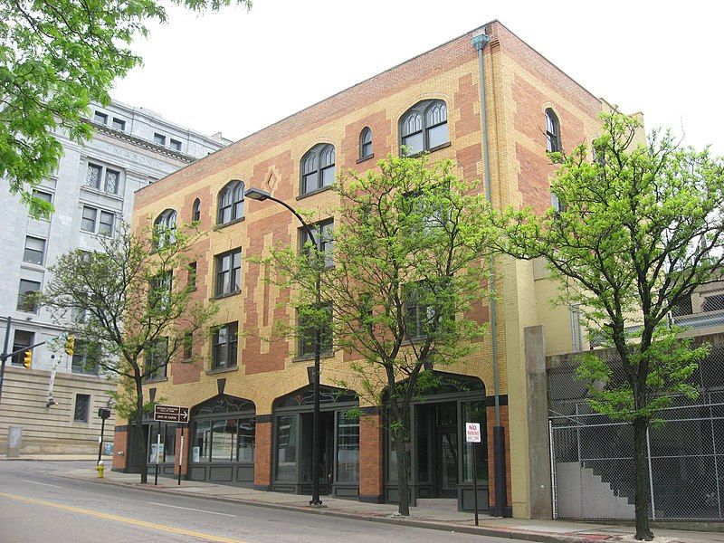 File:Gothic Building, Akron.jpg