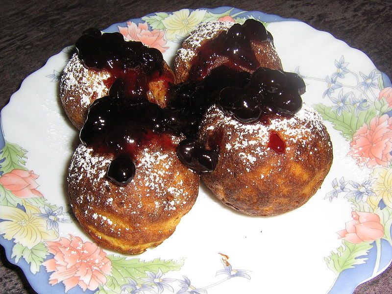 File:IMGLiivikaÆbleskiver2010.JPG