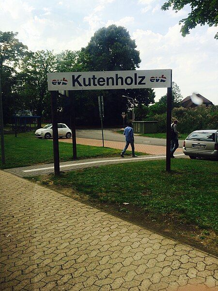 File:Kutenholz station sign.jpg