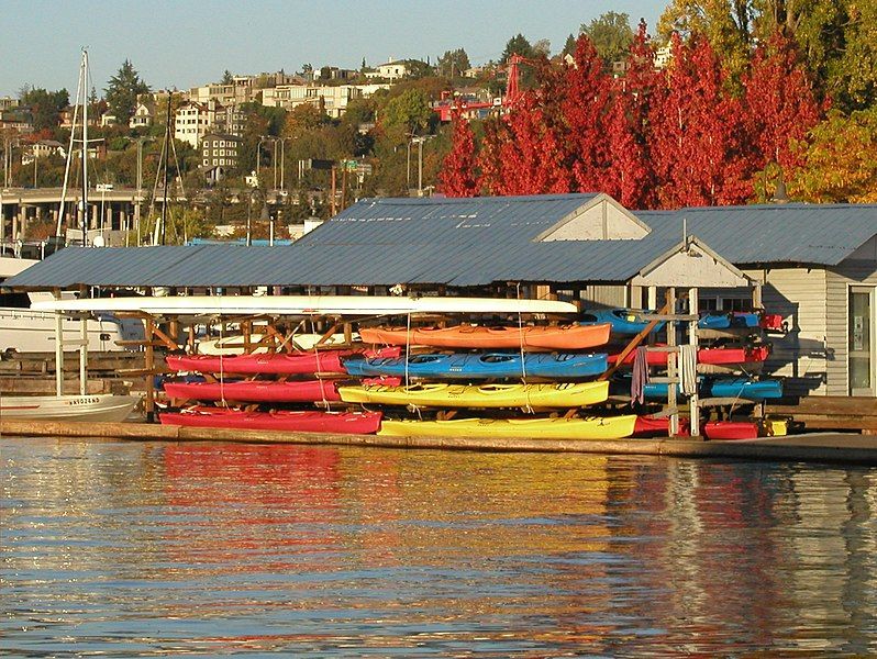 File:Lakeunionkayaks.JPG