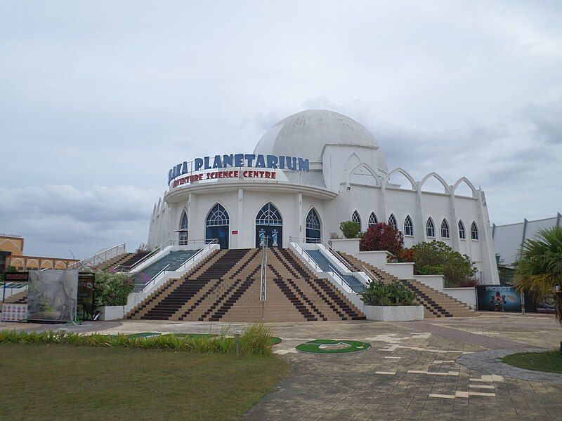 File:Melaka Planetarium.jpg