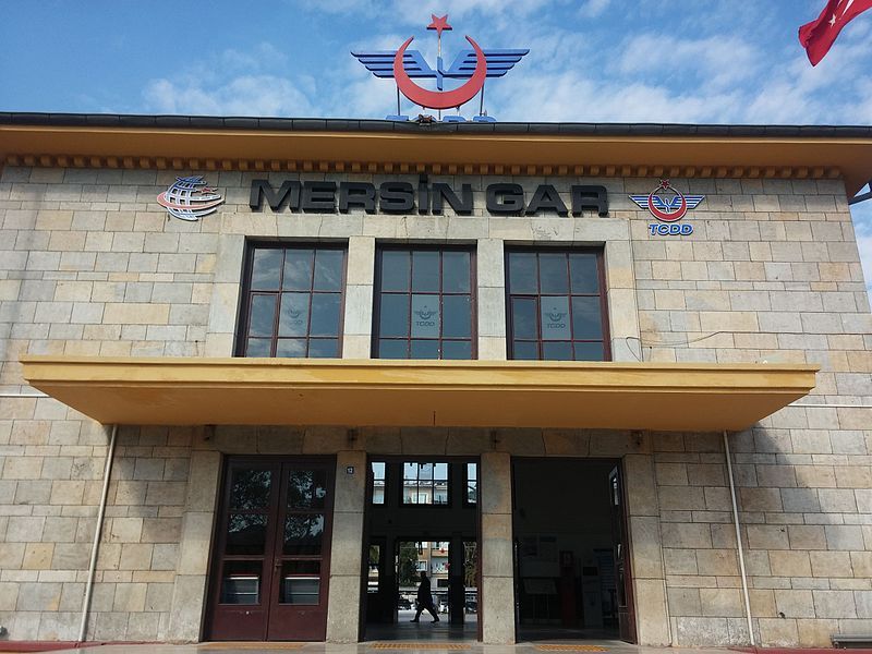 File:Mersin gar giriş.jpg