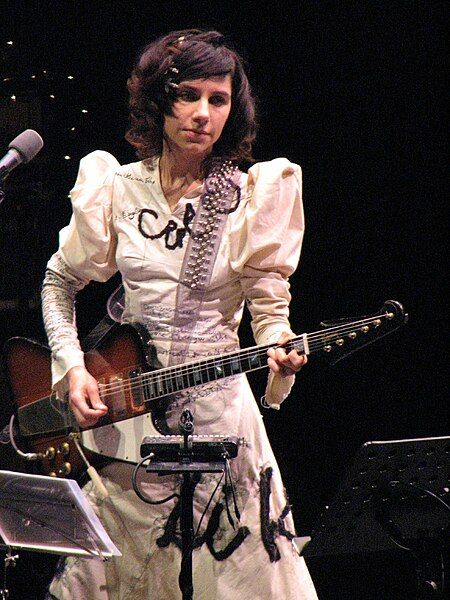 File:PJ Harvey 2.jpg