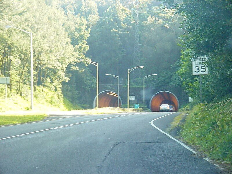 File:Pali Tunnels.jpg