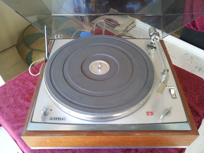 File:Philips Turntable (8199455028).jpg