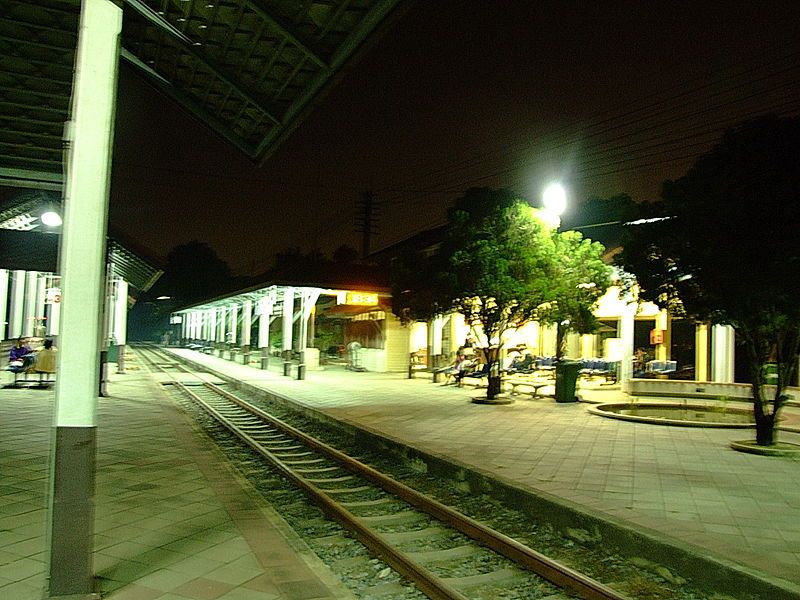 File:Rail Bangbamru.jpg