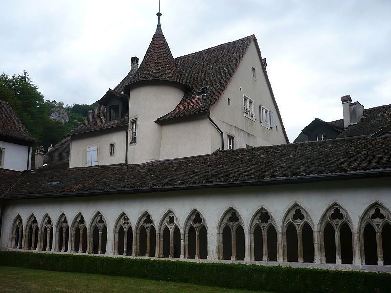 File:Sainte-Ursanne Kreuzgang2.jpg