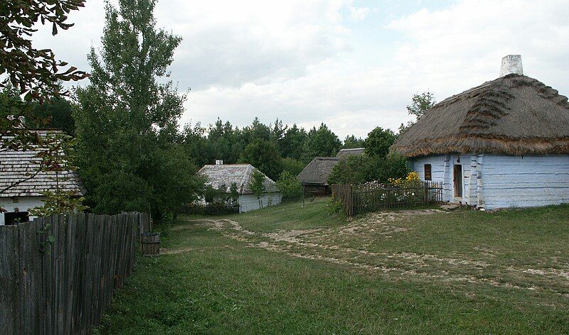 File:Tokarnia museum, Poland.jpg