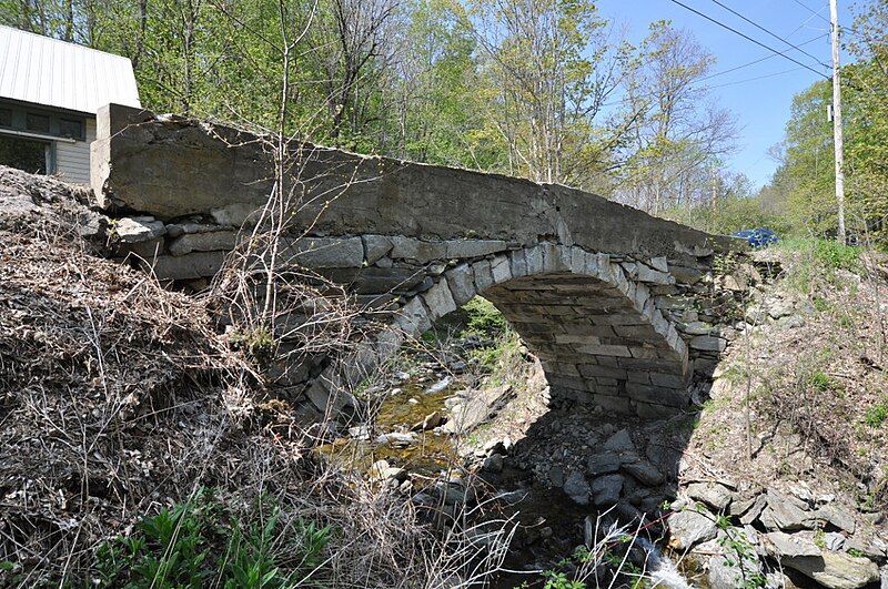 File:TownshendVT WestTownshendStoneArchBridgeDownstreamSide.jpg