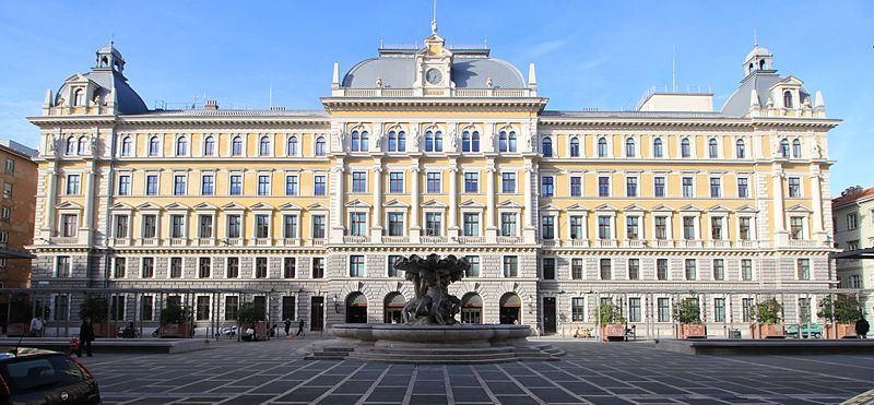 File:Trieste-Palazzo-delle-Poste-Facciata-97.jpg