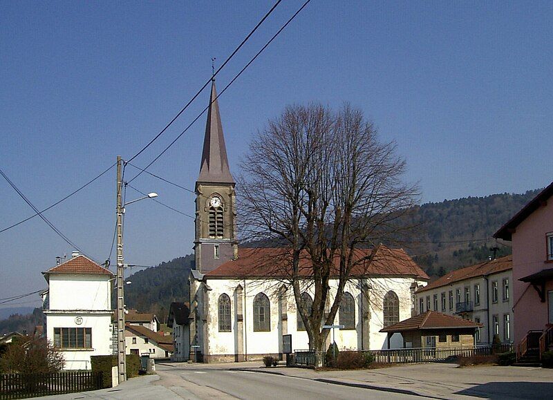 File:Vecoux, Eglise Saint-Louis.jpg