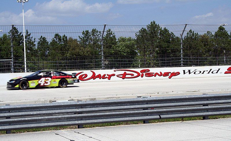 File:WaltDisneyWorldSpeedway RichardPettyDrivingExperience.jpg