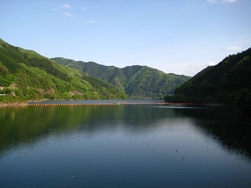 File:Yahagi Dam lake.jpg