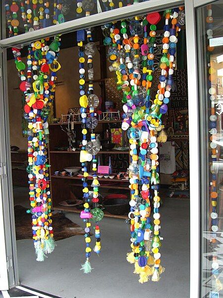 File:Bottle Top Curtain.jpg