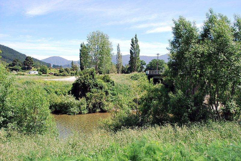 File:Canvastown Wakamarina River.JPG