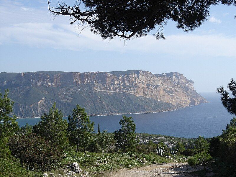 File:Cap Canaille (Cassis).jpg