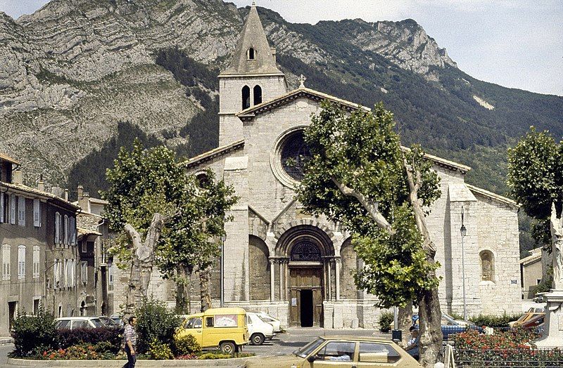 File:De- Sisteron, Kirche.jpg