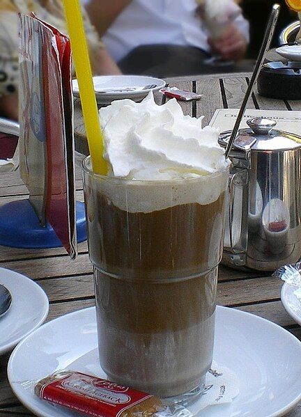 File:Eiskaffee mit Sahne.jpg