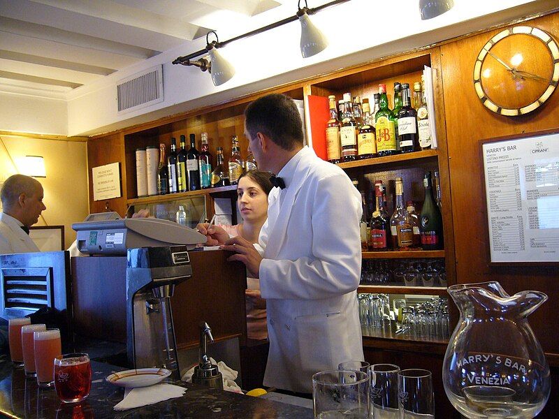 File:HarrysBar Venice.jpg