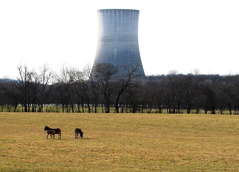 File:Hartsville-cooling-tower-tn1.jpg