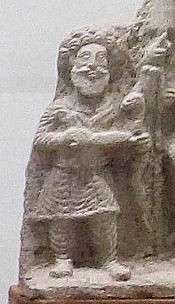 File:Hatra relief devotee.jpg