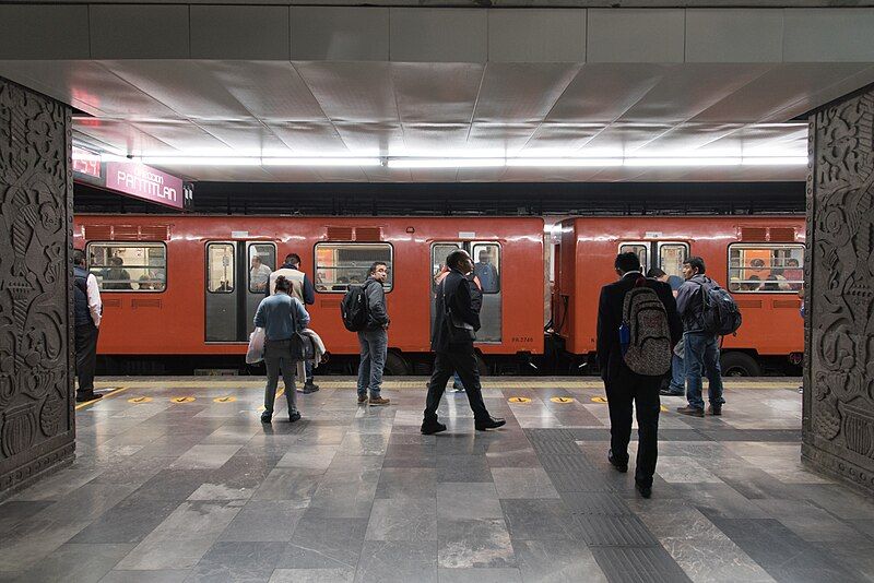 File:Metro Insurgentes.jpg