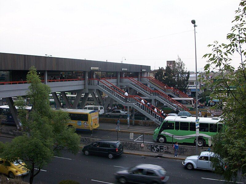 File:Metro Universidad 17.jpg