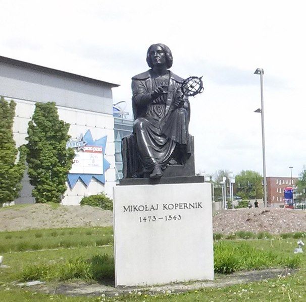 File:Nicolaus Copernicus Monument.jpg