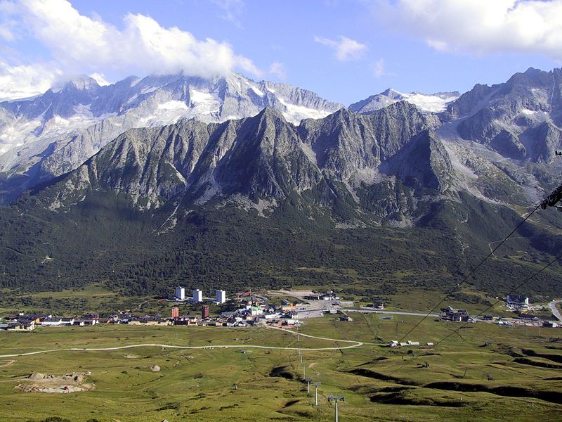 File:Passo Tonale summer.jpg