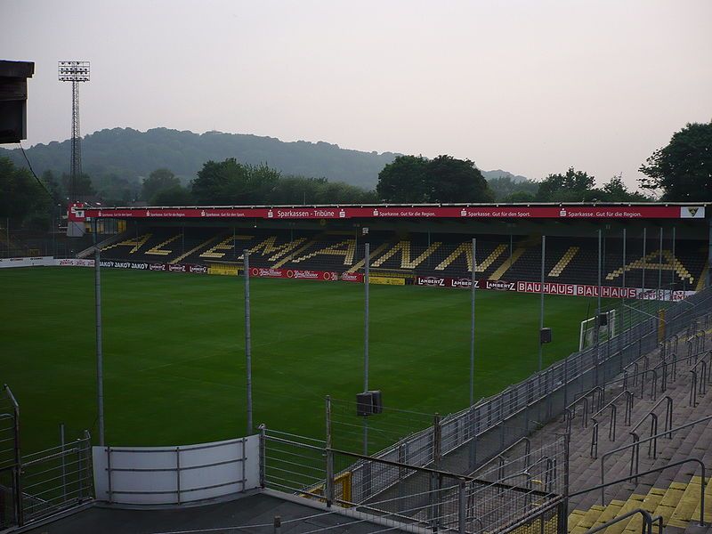 File:Tivoli Haupttribüne.jpg