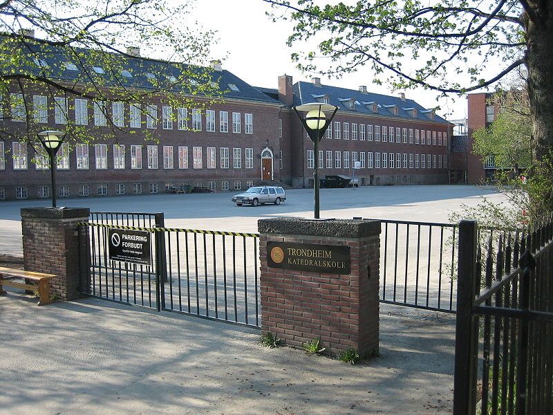 File:Trondheim Katedralskole.jpg