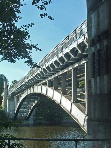 File:U-Bahn-Bruecke Kuhmuehlenteich.jpg