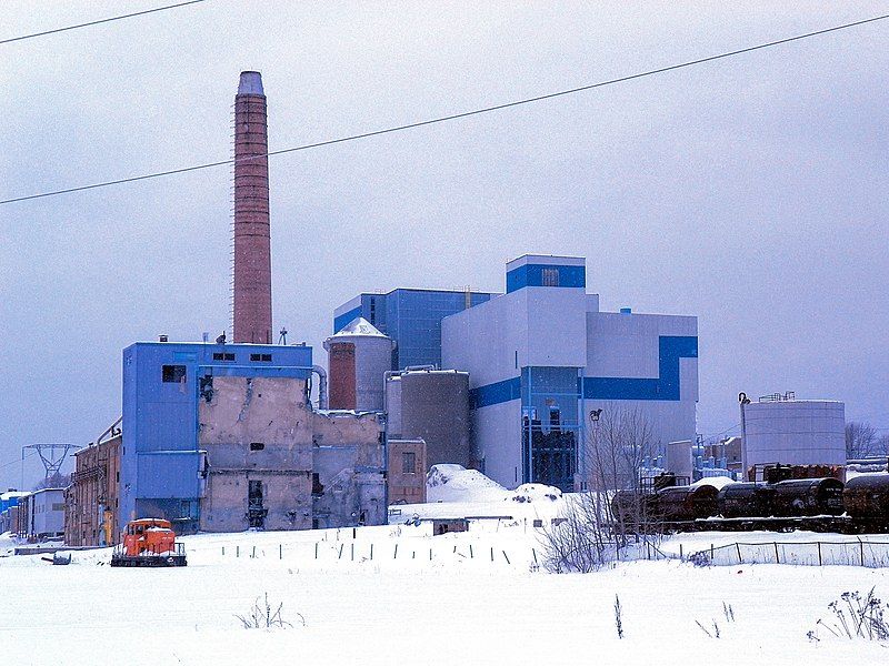 File:Usine Gaspésia, Chandler.jpg