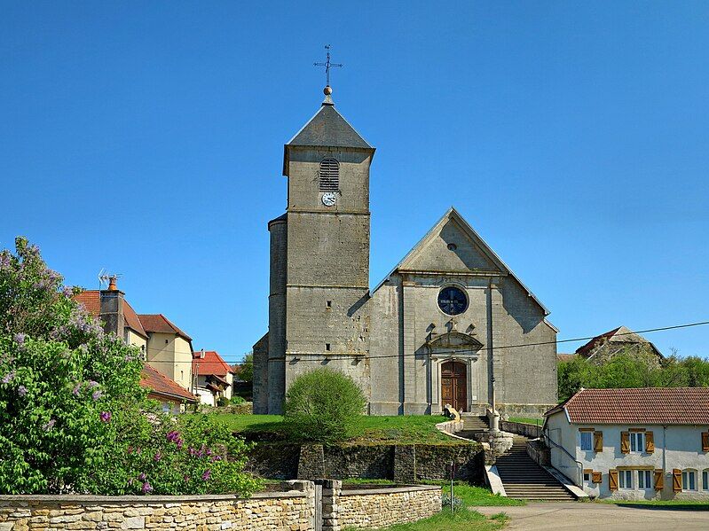 File:Verne, l'église.jpg